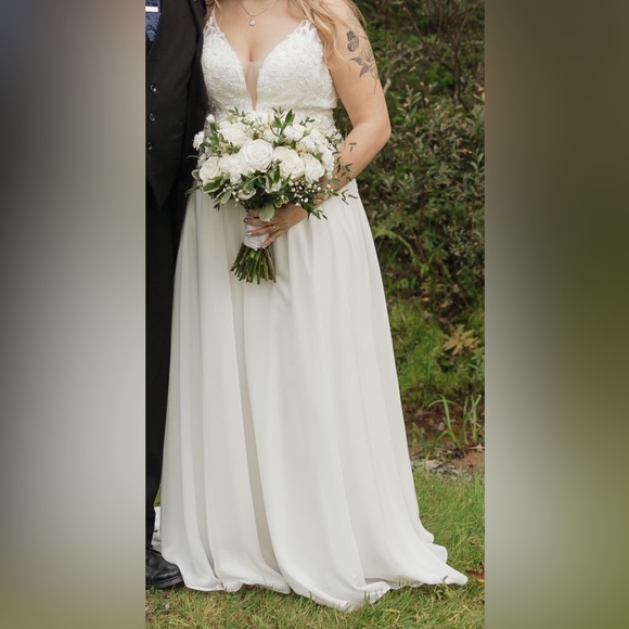 A-Line Wedding Dress w/ Sequin and Lace Detailing (Vintage Style Button-Up Back) - Picture 7 of 7